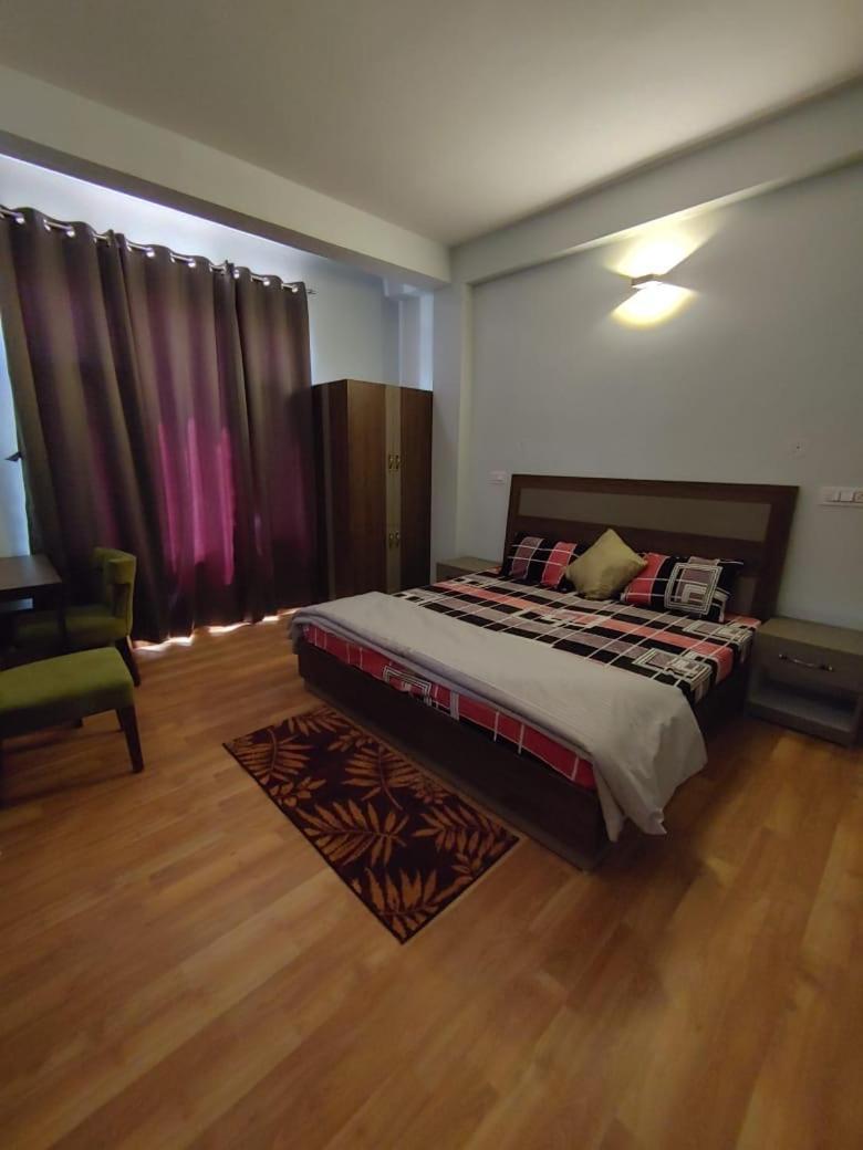 Lha Pomo Apartment Kyelang Exterior photo